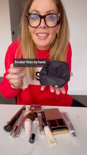 For my first trick of the year… yes it’s the magic makeup bag that I got with a blusher from a friend for Christmas from @trishmcevoy Now this seems slightly random but genuinely, it’s the most useful thing I’ve come across in years. It’s the holy grail of makeup bags - the tardis you’ve always been looking for. I have ALL my makeup that I need for a full face I’m there - not even just the little top up bits I usually take out. AND full length brushes, perfume and about 4 lip products. Never kno