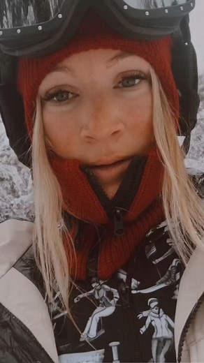 Hello I am Kayleigh 👋🏼 one half of the owners here @alpinepropertycollective A little snow report for you - it is absolutely amazing and the perfect time to come to make the most of the rest of the season, pack the car, book the trip. Check out our website for availability ➰ We are also open for 2026 - lock it in 🔐 | Alpine Property Collective
