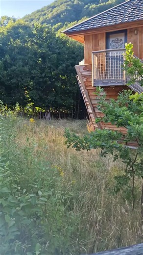 Cabane magique en forêt pour week-end en amoureux