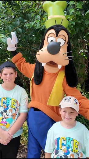 Meeting Goofy Suprise Meet & Greet in Hollywood Studios at Disney World 2025 #goofy #hollywoodstudios #disneyworld #disneyparks #disney | Brockzilla Productions