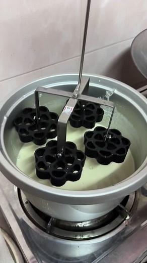 Tutorial of use this nonstick muruku acuan to do deepavali muruku🥰 i hope this tutorial will be helpful to you guys🥰🙏🏻 #deepavali2024 #deepavali #muruku #murukuacuan #nonstick #scpsriamanflorist #scpsriaman #cashandcarry #supportguys #support #jasin #melaka #fypage #fyp #fyppppppppppppppppppppppp