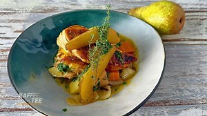 Rezept: Schmorhähnchen mit Kartoffeln, Karotten und Birnen