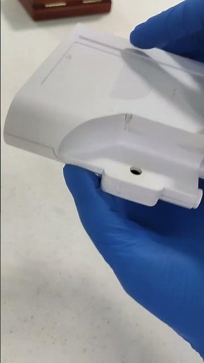 How to install a capillary electrophoresis column.