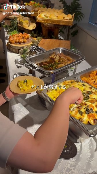 ケータリングといえば ケータリングセレクション✨️ ゲストが満足する 最高級のケータリングをご用意してます👐 ガッツリ楽しめるお肉料理や サラダにカルパッチョなどの さっぱりしたものに 種類豊富なデザートまで...☺️ 大満足すること間違いなし☝🏻 ͗ ͗ ﹏﹏﹏﹏﹏﹏﹏﹏﹏﹏﹏﹏﹏﹏﹏﹏﹏﹏ 🌟プロが厳選した有名店・シェフのプランをご提供 🌟懇親会・社内イベント・歓迎会・結婚式などに🥂 🌟食で彩る福利厚生🫧 ◆全150店舗・800プラン以上からあなたに合うプランが見つかる🌱 ◆ご予算に合わせたアレンジ・会場探し・ご相談承ります！ ◆ご相談・お問い合わせはお気軽にDMに♪ ﹏﹏﹏﹏﹏﹏﹏﹏﹏﹏﹏﹏﹏﹏﹏﹏﹏﹏ #ケータリング #ケータリングサービス #フィンガーフード #オードブル#パーティー料理 #出張シェフ #cateringservice