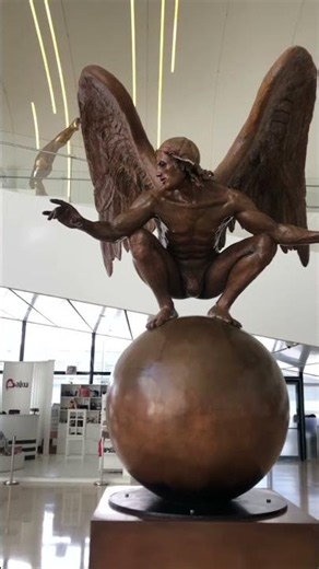 I had to look twice at this mind-bending sculpture... 😱✨ #viral #trending #art