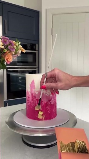 How to Apply Edible Gold Leaf to Cake with Brush #ediblegold #goldleaf #24kgold #cakedecorating