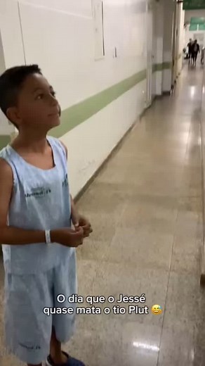 Você sabia? 🤔💧 Antes de uma cirurgia, não é permitido beber água ou comer nada por um motivo muito importante: para a sua segurança! Durante o procedimento, utilizamos anestesia, que pode causar relaxamento muscular e aumentar o risco de refluxo. Isso significa que alimentos ou líquidos no estômago podem subir para a garganta e, em casos graves, ir para os pulmões, causando complicações. 🚫 Por isso, respeitar o jejum recomendado é essencial para garantir que tudo corra bem. | Dr. Plutarco Par