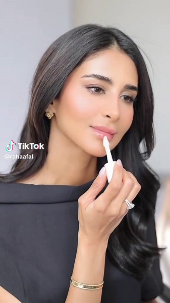 Match your favorite lip liner with the new Super Boost Lipglosses from @makeupforevermiddleeast 🍭🍬🍫🫦