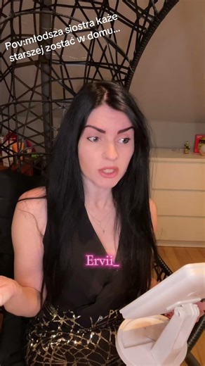 Starsza vs młodsza siostra – Sylwester edition I #ervi #comedy #siostry #funny #shortsvideo #shorts