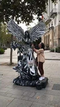 You Won’t Believe How This Living Statue Reacts When You Drop Something! Street Performance Magic”