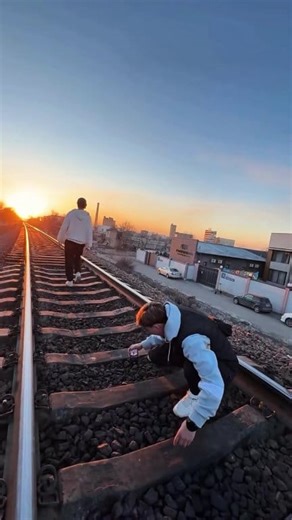 📸 Easy Photography Tricks Anyone Can Try! | Creative Photo Ideas 💡🔥 Wanna take amazing photos without expensive gear? 😍 Check out these easy photography tricks you can try at home or outdoors — simple, creative, and fun! You’ll be surprised how a small idea can turn into a professional-looking shot 📷✨ Learn camera angles, light tricks, and creative ideas to make your pictures stand out. Perfect for beginners, mobile photographers, and anyone who loves creating magic with a lens! 👉 Don’t fo