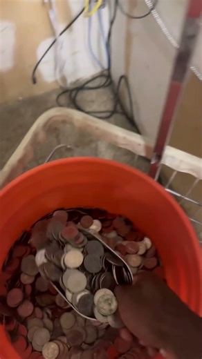 Coin hopper refill #smallbusiness #laundryrevolution #coinlaundry #laundromat l