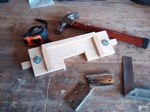 How to make a template for installing hinges