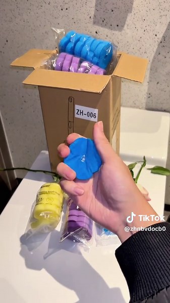 Disposable Toilet Brush for Effortless Cleaning