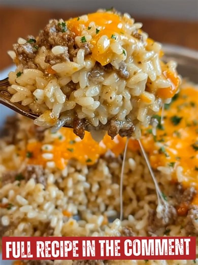 Cheesy Ground Beef Rice Casserole Ingredients → Main 680 grams ground beef 400 grams cooked white rice 305 grams condensed cream of mushroom soup 120 millilitres whole milk 150 grams shredded cheddar cheese, divided 5 millilitres Worcestershire sauce ..... Fυll ᖇecίpe in Coʍmеոτ 💬 | Homemade Recipes