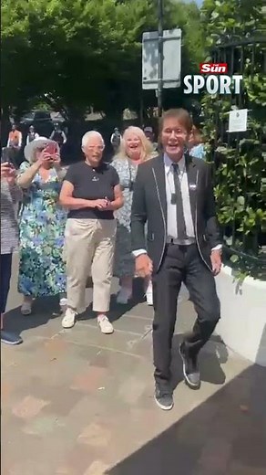 Sir Cliff Richard is back again for Day 9 of Wimbledon! 🤩