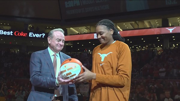 Texas gives women's basketball coach Vic Schaefer 3-year contract extension