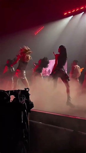 A breathtaking DDU-DU DDU-DU stage from Blackpink #jisoo #blackpink #lisa #rose #jennie