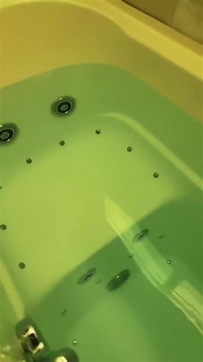 You Won't Believe These Walk-In Tub Prices | Mark Devies