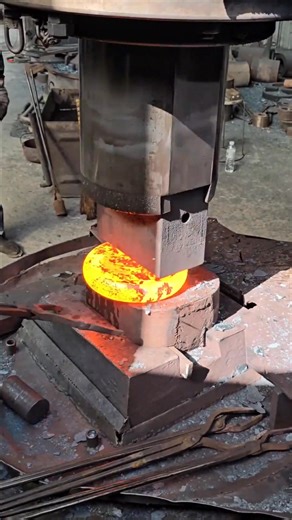 Reconstructing the ancient iron _smelting techniques #fallllnlovewithtraditionlaculture | Pablo escobar