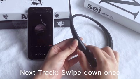 Neckband Bluetooth Headphones, Retractable Headphones IPX5 Sweatproof with Vibration Call， Stereo Noise Cancelling Neckband Headset for Sports Office(Rose Gold)