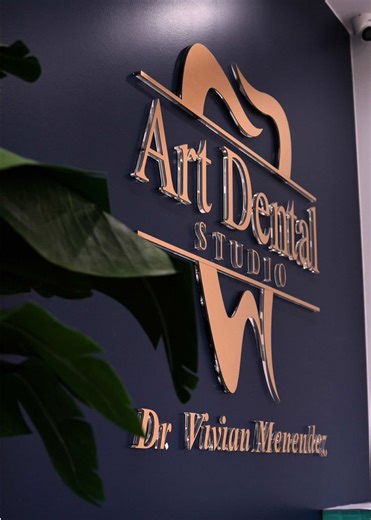 Mantener una sonrisa blanca no siempre significa dejar de disfrutar, sino saber cómo cuidarla correctamente. Con información adecuada y tratamientos profesionales, es posible mantener la estética dental sin comprometer la salud de tus dientes. 📍 Kendall: 12945 SW 112th Street, Miami, FL 33186 📍 Hialeah: 18482 NW 67th Ave, Hialeah, FL 33015 📍 Cooper City: 10026 Griffin Rd, Cooper City, FL 33328 📲 Contáctanos