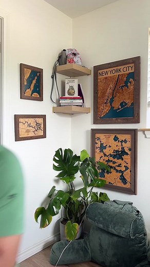 Peep some high paying jobs you can get after earning your business degree! Any of these careers interest you?? Let us know in the comments! #businessschool #businessdegree #businessstudent #onlinecollege #applyingtocollege #careeradvice #collegestudent #businesscareers #highereducation