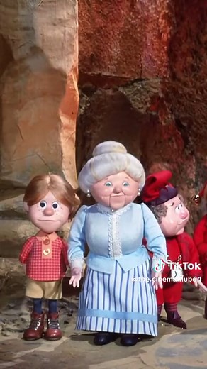 “THE YEAR WITHOUT A SANTA CLAUS” (1974) - TheCinemaHub #fyp #cinema #vintage #70s #1974 #heatmiser #snowmiser #christmas #december #xmas #snow #winter #santa #animation #rankinbass #theyearwithoutasantaclaus
