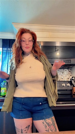 Lightweight, flattering, and easy to style—this is the tank top that carries every spring and summer outfit. Perfect solo or layered for warm days. #SpringStyle #SummerOutfits #TankTopStyle #WarmWeatherWear #EverydayFashion