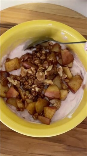 My fav fall breakfast 🥣🍁#fall #breakfast #breakfastideas #recipe #cozy #healthy #shorts #yumm #asmr