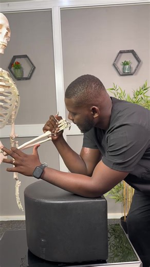 Bienvenue sur CONFORT PHYSIQUE votre chaîne de santé physique dédiée a vous éduquer sur les maladies physiques avec un peu humour. Abonnez-vous et Restez connectés pour ne rien rater #physiotherapie #kinesitherapie #Anatomie