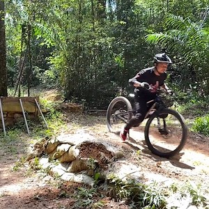 733K views · 2.5K reactions | When things end surprisingly well... #SundaySaves Watch more: https://bit.ly/3MUBQDx | Pinkbike | Facebook