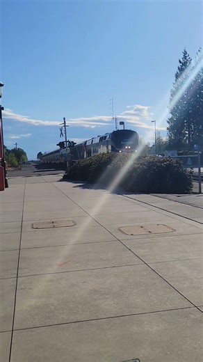 Amtrak 164 leading Empire Builder rolls into Edmonds station