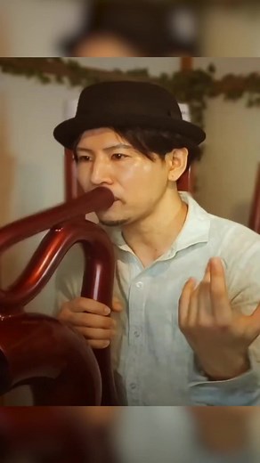 I’ve seen many musicians play, but Smiley’s sound and flow are next level 🔥 What do you think about his style? 👇 Smiley is playing the Saxo-Didge Smooth Gypsy D handmade. DM me to get your instrument. #Didgeridoo #WorldMusic #SaxoDidge | LSM - Legendary Strawberry Man