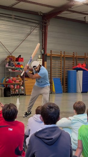 Cricket Batting Basics Demonstration for French Students