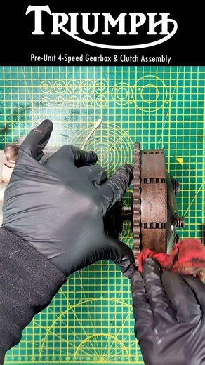 ASMR Cleaning a Vintage TRIUMPH Pre-Unit Gearbox