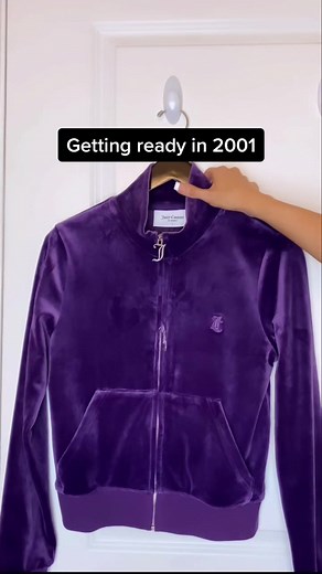 One good thing to come out of the 2000s was @Crest #3DWhitestrips. Use the code “Y2K” to get 40% off light kits 👌🏻 #CrestPartner #Y2K #2000s #Ad