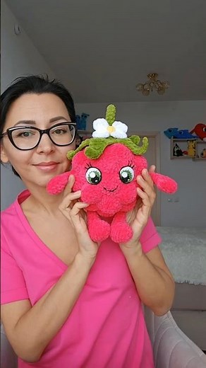 Вязаная малинка по МК @goozell_toys #игрушкикрючком #игрушкакрючком #амигуруми #вязаниекрючком
