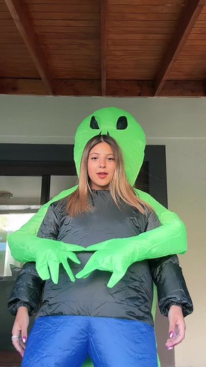 El alien tambien queria bailar🤣💘