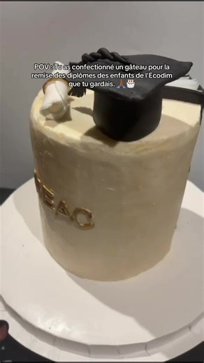 Gâteau sur le thème de « remise de diplôme » 🎂🎓 #pourtoi #gateau #eglise #cookinglola #fyp
