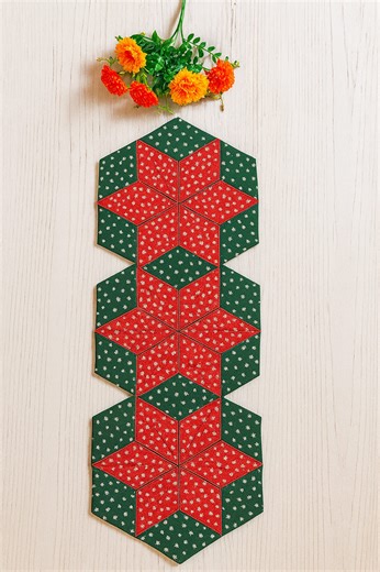 Hexagon Quilt Table Runner #sewing #quilting #quilt #craft #crafting | Indah Sewing