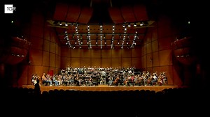 I Carmina Burana di Tjeknavorian, nuovo direttore dell'Orchestra Sinfonica. A settembre inizia l'incarico del maestro viennese non ancora trentenne. "La mia orchestra è il mio nuovo amore", dic | Tgr Rai Lombardia