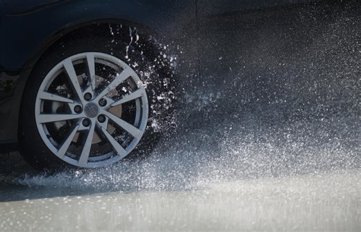 Porsche, Tesla und VW: Drei Aquaplaning-Unfälle auf nasser A9 im Großraum Ingolstadt