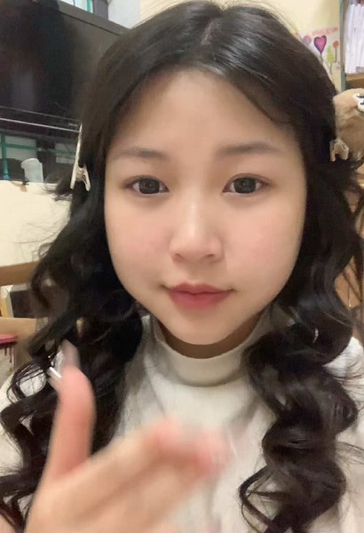 Kỷ Yếu Tự Make Up: Gương Mặt Để Thắng Lợi