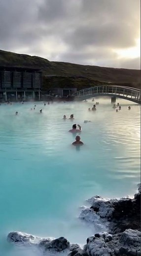 10sPOV｜Blue Lagoon: Iceland's Hot Spring Looks Like a Blue Bathtub.