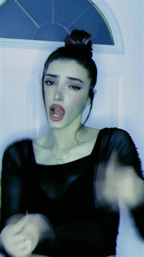 Expressive Hand Gestures in Creative Self-Expression