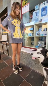 Husky HABLA con una niña y suelta un "I love you" de película 🎬 y además dice su nombre "Ainara". ¡Y lo grabamos! 📽🐺💙 Max es un perro con mucha labia. 👍🐾 #husky #elperroquehabla #perros #mascotas | Max the husky