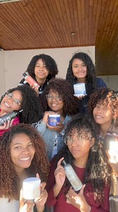 ✨ Notre équipe de Curl Expert ✨💙 💐 Au salon Texture, nous célébrons la diversité capillaire et nous considérons cette diversité comme une richesse. ✔️ Ce qui fait que proposons des services de soins personnalisés pour tous nos clients en fonction de leurs types de cheveux (ondulés, bouclés, crépus), de leurs expériences capillaire et surtout de leurs objectifs. ✔️ Tout ça en fournissant les produits adaptés à leurs cheveux et on donnant des conseils personnalisés lors des diagnostics. --------