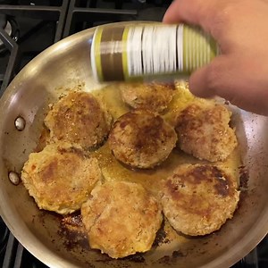 I’m cooking to my favorite songs this week! Laila Ali Spice Blends and this beat has my turkey patties extra soulful! I’m making lettuce wrapped sliders tonight with baked fries! What are you having? 🔥Shop.LailaAli.com 🎧Epiphany by @chrisettemichele | Laila Ali