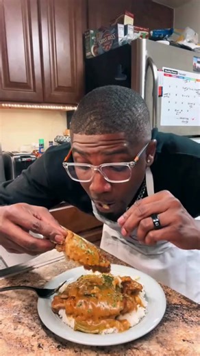 Delicious Smothered Turkey Wings for the Big Game